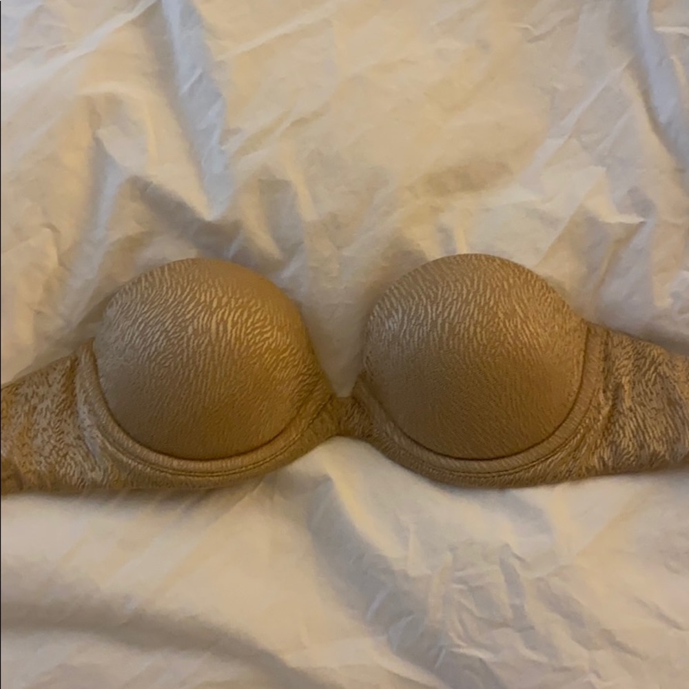 Tan/cream strapless bra